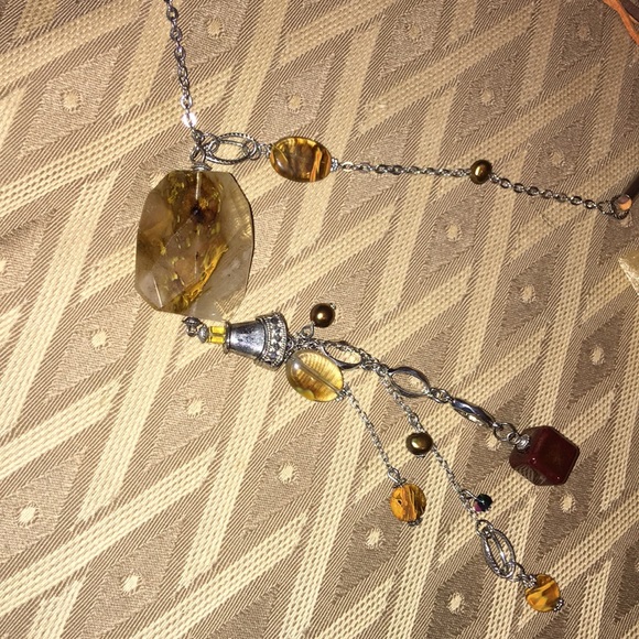 Necklace with stones - Picture 2 of 4